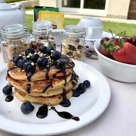 Diana Jardin Et بولّييْن