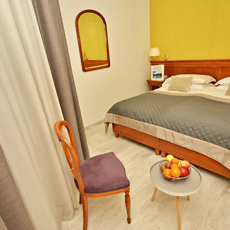 Diana Jardin Et 3* بولّييْن