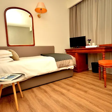 Diana Jardin Et بولّييْن