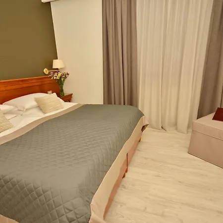 Hotel Diana Jardin Et