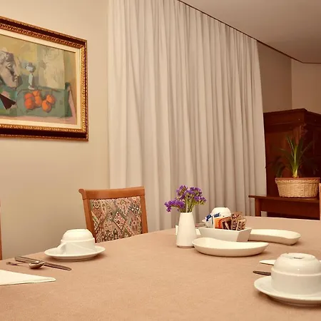 Diana Jardin Et فندق بولّييْن